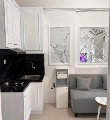 Rawasari Apartment | Apartement Green Pramuka Square suite Room