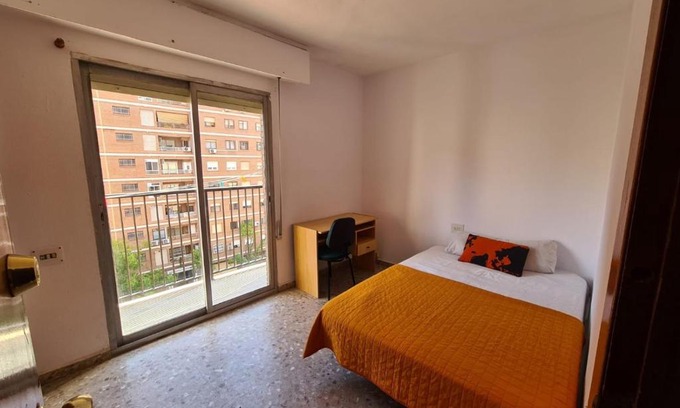 Ciutat Jardi Apartment | Apartemento grupo amigo o familias : blasco ibanez C