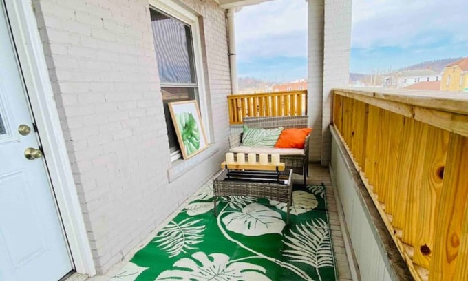 Huntington Apartment | Aparthotel- Green Goddess by Arena/Univ/Hospital