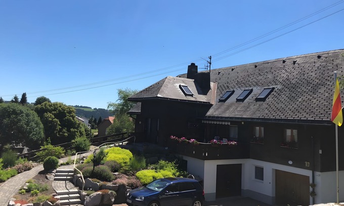 Urberg Apartment | Apartment 'Jurisch' with Shared Garden, Balcony and Wi-Fi