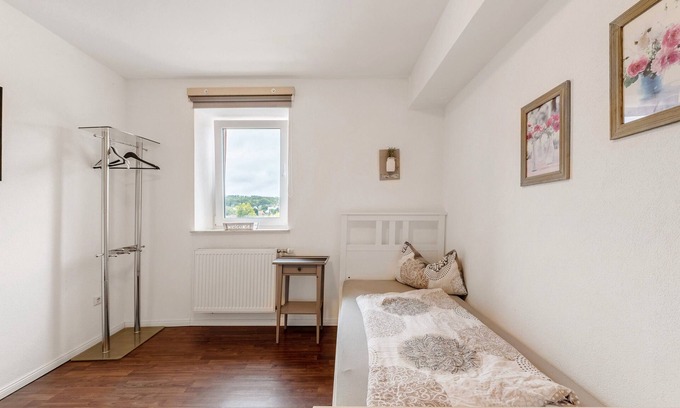 Thaleischweiler-Froschen Apartment | Apartment '10' with Shared Garden and Wi-Fi