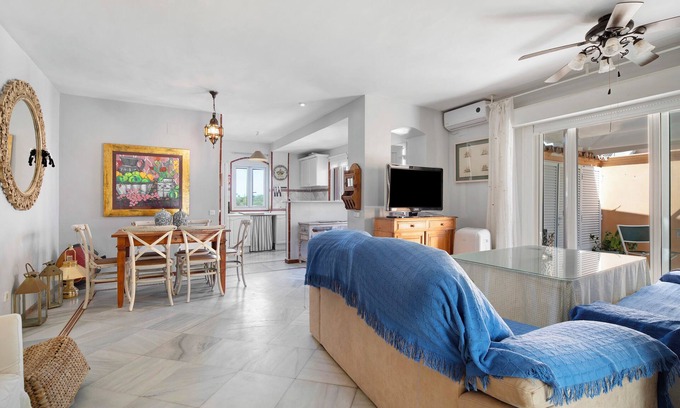 El Puerto de Santa Maria Apartment | Apartment 'Magnificent Beachfront Flat' with Sea Views, Private Terrace and Wi-Fi
