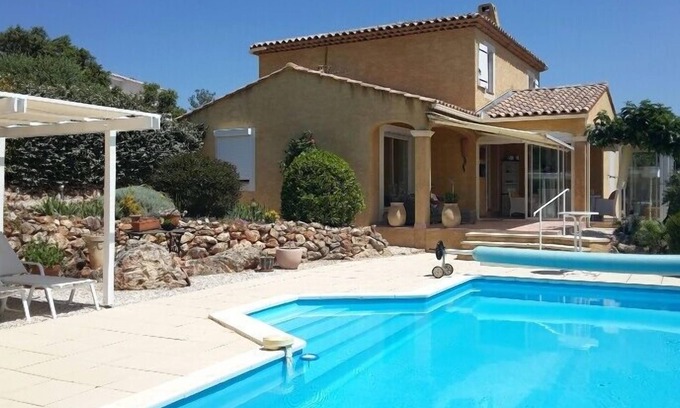 Seillons-Source-d'Argens Apartment | Apartment in villa with pool, oasis of relaxation, view of mountains, quiet on the edge of the village.