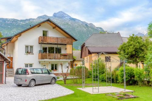 Cezsoca Apartment | Apartmaji SLATENIK