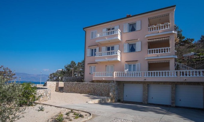 Vrbnik Apartment | APARTMAN ČUBRANIĆ