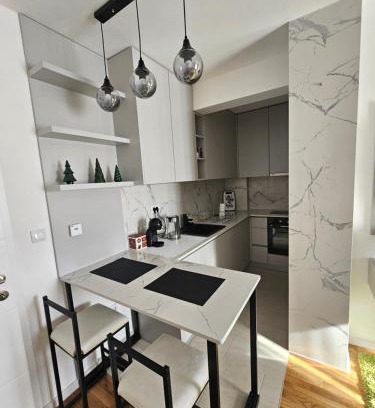 Pale Apartment | Apartman 33