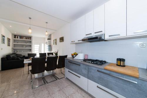 Promajna Apartment | Apartman LUKA Vila Vesa Promajna with jacuzzi & garden
