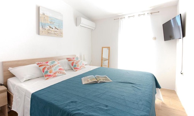 Cove Rogacic Apartment | Apartman Sara-Vis