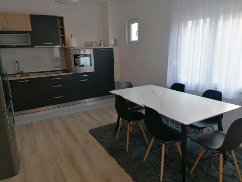 Siroki Brijeg Apartment | Apartman STAR