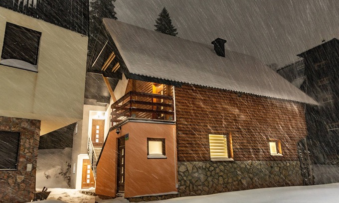 Jahorina Apartment | Apartman "Strahinja Lux 1" sa dvije spavaće sobe.Brzi WiFi internet.
