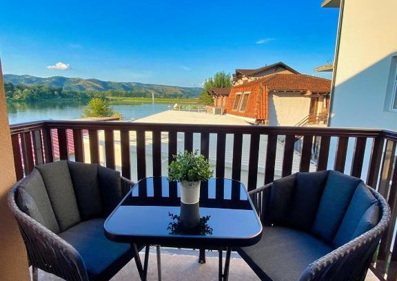 Veliko Gradiste Apartment | Apartman 'Tramonto' Srebrno Jezero