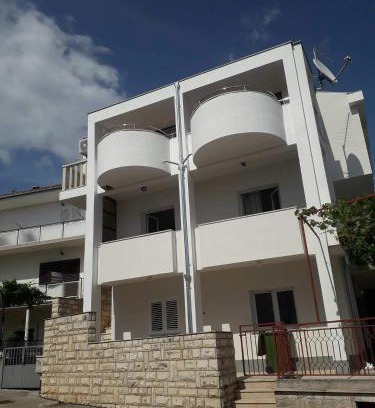 Primosten Apartment | Apartmani "Alenka"
