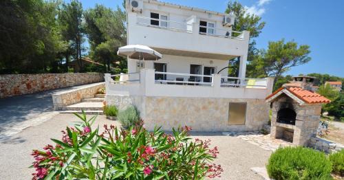 Cove Basina (Jelsa) Apartment | Apartmani Cesarec