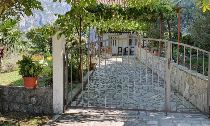Prcanj House | Apartmani Sara