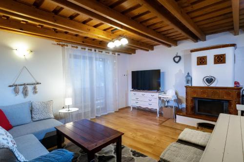 Tale Apartment | Apartmanica Fairy Tale, JASNÁ - SKI TÁLE- MÝTO POD ĎUMBIEROM, 3 apartments in 1 house, fireplace, free parking