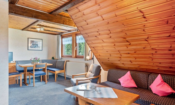 Schonach im Schwarzwald Apartment | Apartment 'Rehblick' with Shared Garden and Wi-Fi