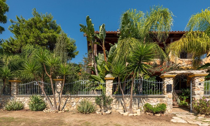 Castiadas Apartment | Apartment "Casa Mallus" With Mountain View, Balcony, Garden, Terrace & Grill