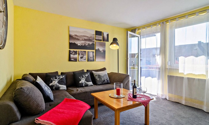 Radolfzell am Bodensee Apartment | Apartment 'Mit 66qm' with Shared Garden, Balcony and Wi-Fi