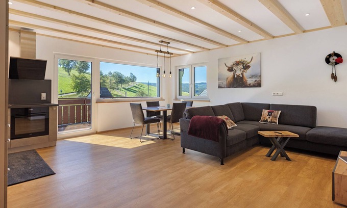Triberg im Schwarzwald Apartment | Apartment 'Kapellen Blick' with Mountain View, Shared Terrace and Wi-Fi