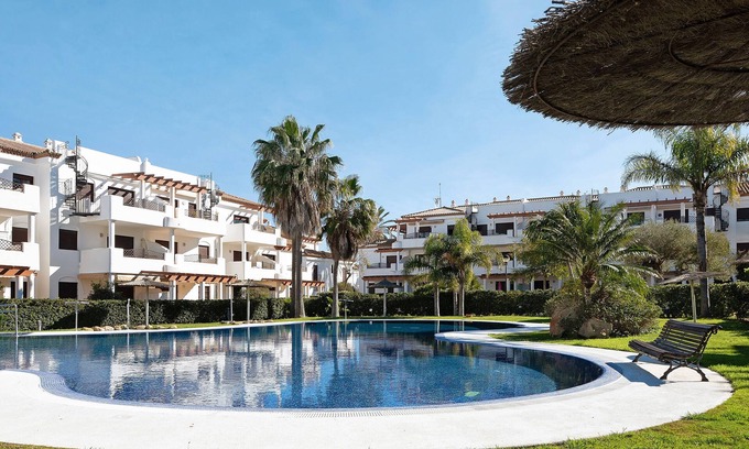 Poblado de Sancti Petri Apartment | Apartment 'Apartamento 041' with Shared Pool, Wi-Fi and Air Conditioning