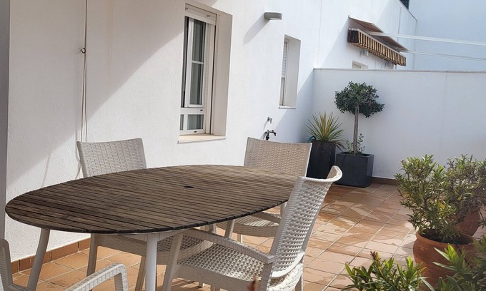 Sanlucar de Barrameda Apartment | APARTMENT WITH A/C IN THE CENTER OF SANLUCAR DE BARRAMEDA. SILENT STREET.