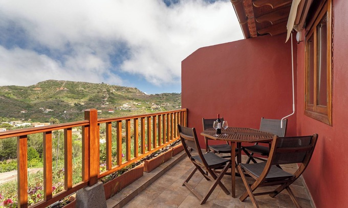 Agulo Apartment | Apartment 'Tilo' with Mountain View, Wi-Fi and Air Conditioning