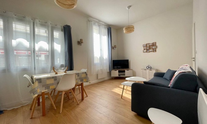 Saint-Trojan-les-Bains Apartment | Apartment 'Au Coeur De Saint Trojan' with Wi-Fi