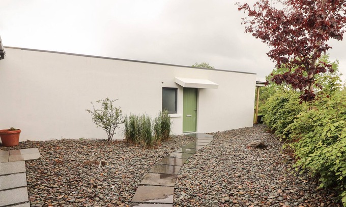 Beaufort Apartment | APARTMENT 1, pet friendly, with a garden in Beaufort, County Kerry