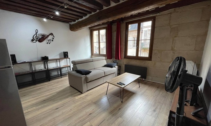 Semur-en-Auxois Apartment | Apartment 2 - 55 m2 in the historic center of Semur en Auxois