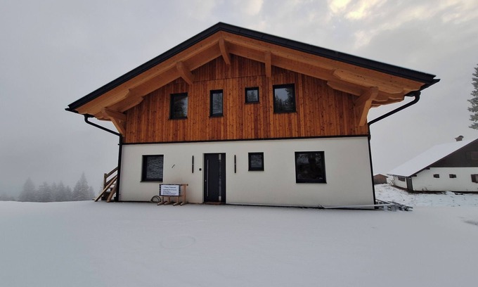Sonnenalpe Nassfeld Apartment | Apartment '2' with Mountain View, Shared Garden and Wi-Fi