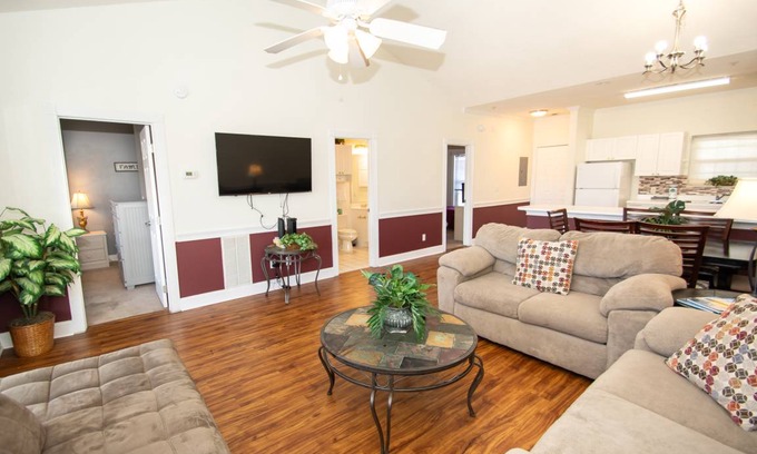 Central Myrtle Beach Apartment | Apartment ∙ 2 bedrooms ∙ 4 guests