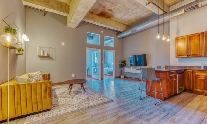 West Poplar Apartment | Apartment ∙ 2 bedrooms ∙ 4 guests