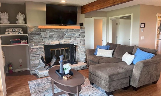 Bellaire Apartment | Apartment ∙ 2 bedrooms ∙ 10 guests