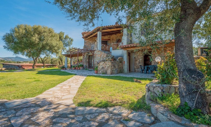 Arzachena Apartment | Apartment "2 in Villa in Campagna" with Mountain View and Shared Pool