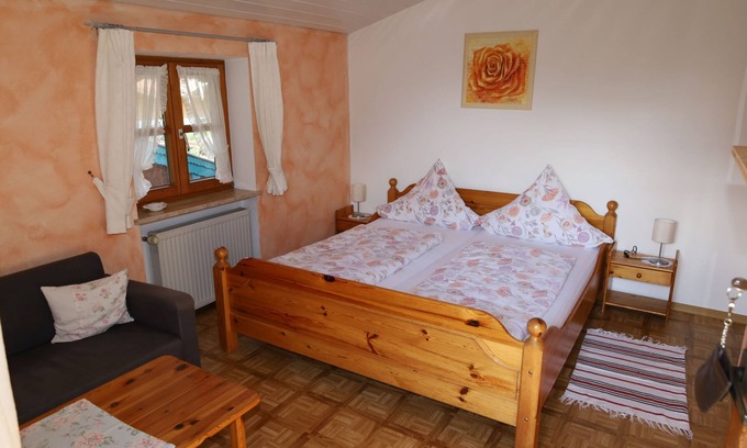 Schleching Apartment | Apartment- 2 pers, 30 sqm, living/sleeping area, balcony