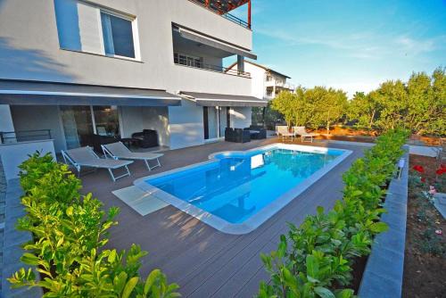 Turanj Apartment | Apartment 2 with the swimming pool