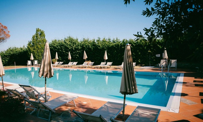 San Donato in Fronzano Apartment | Apartment '38 B Fattoria Degli Usignoli 3 Pax' with Shared Pool, Wi-Fi and Air Conditioning