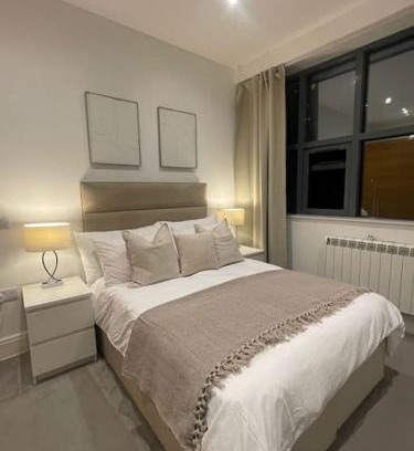 Uxbridge North Apartment | Apartment 30 minutes to central London