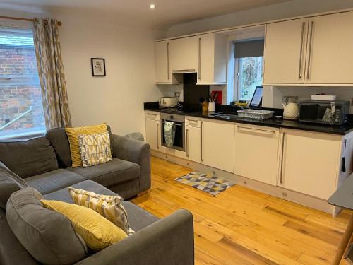 Muston Apartment | Apartment 4, 11 The Beach