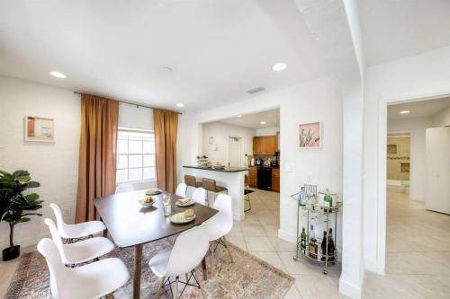 Southwest Apartment | Apartment ∙ 4 bedrooms ∙ 8 guests