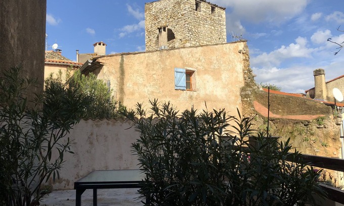 Lorgues Apartment | Apartment 4 people comfort in the historic center of Lorgues