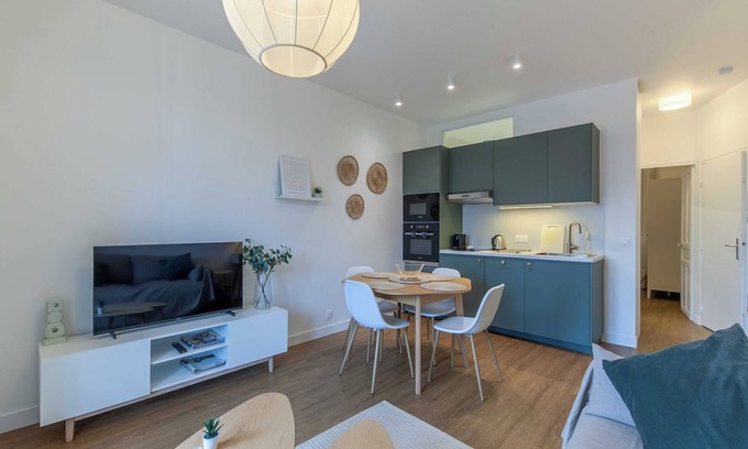 Deauville City Centre Apartment | Apartment 4 people w/balcony 500m from the beach