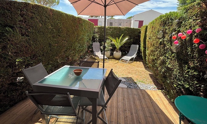 Vaux-sur-Mer Apartment | Apartment 4 persons-RDC-Jardinet 20m2- Private parking - 200m beach