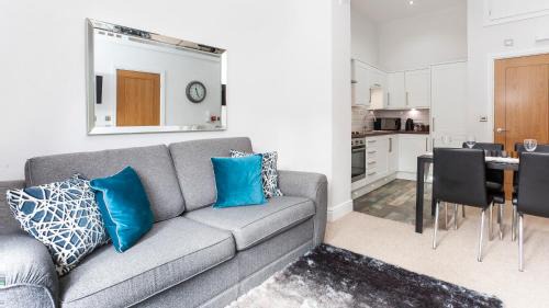 York Apartment | Apartment 4 The Keyes- Stunning & Stylish Apartment With Free Parking