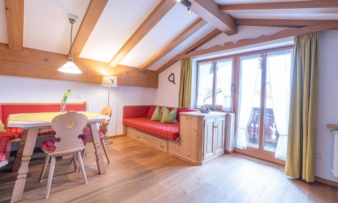 Kruen Apartment | Apartment '4' with Mountain View, Balcony and Wi-Fi