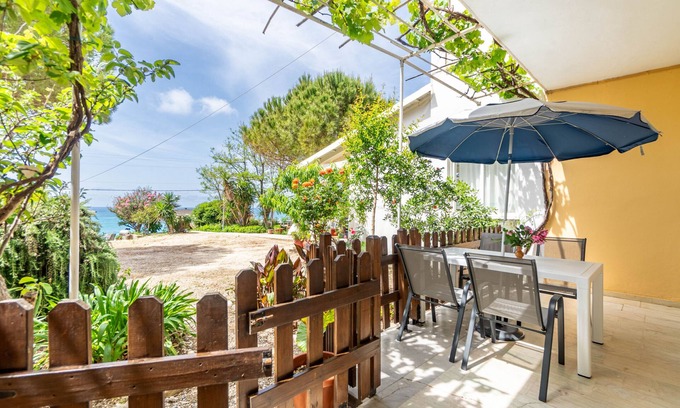 Agios Georgios Pagon Apartment | Apartment '4' with Sea View, Wi-Fi and Air Conditioning