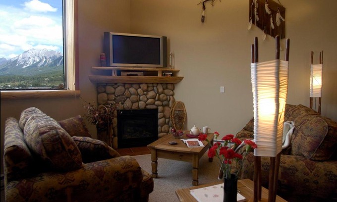 Canmore Apartment | Apartment 406, Indigenous Artefacts