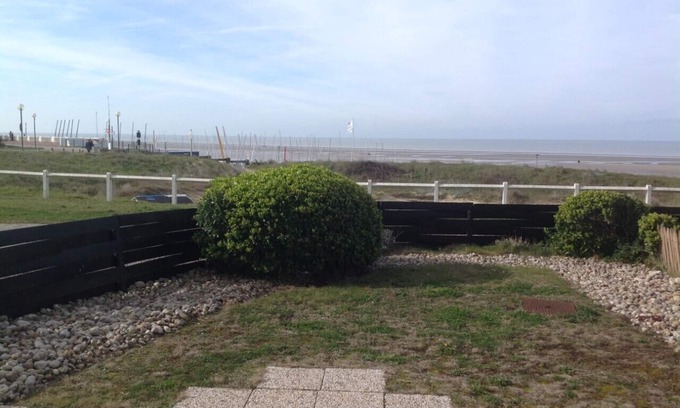 Hardelot-Plage Apartment | APARTMENT 46 M2 BEACH FLOOR (feet in the water)