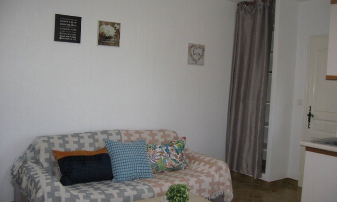Les Bormettes Apartment | Apartment 5 minutes from the beach by car, 20 minutes on foot