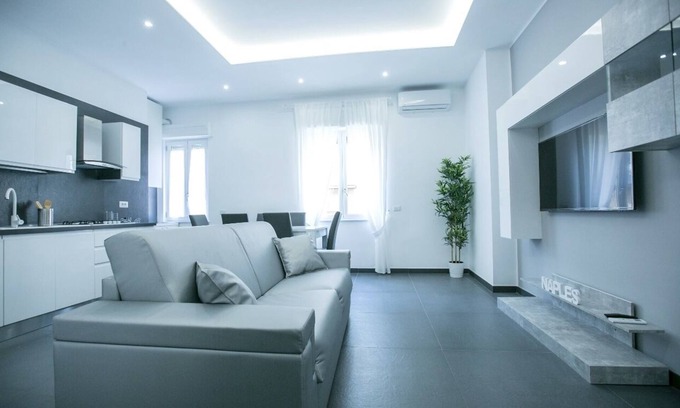 Naples City Centre Apartment | Apartment 50 meters from Central Station! Ideal for both families and friends
